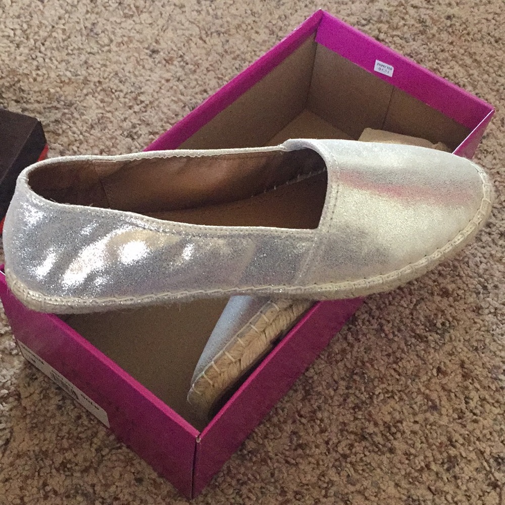 Tesori silver flats size 11 womens